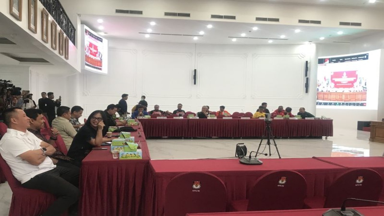 Suasana rapat koordinasi persiapan kampanye rapat umum di Kantor KPU, di Jakarta, Minggu (14/1/2024). ANTARA/M Mardiansyah Al Afghani