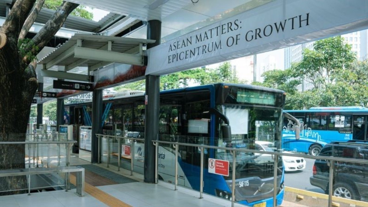 Halte Transportasi Jakarta (TransJakarta) Bundaran Senayan sudah mulai dibuka untuk uji coba melayani penumpang sejak Kamis (31/8/2023) sore. (ANTARA/HO-PT TransJakarta)