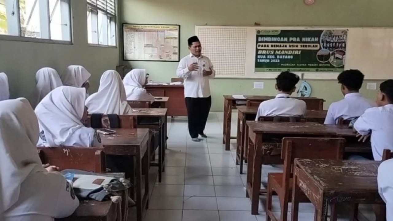 Arsip Foto - Kegiatan belajar mengajar di satu madrasah aliyah di Kabupaten Batang, Provinsi Jawa Tengah, Rabu (30/8/2023). (ANTARA/HO-Humas Kemenag Batang)
