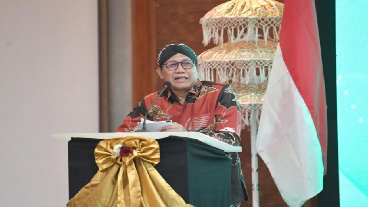 Mendes PDTT Abdul Halim Iskandar saat membuka Rapat Kerja Kemendes PDTT Tahun Anggaran 2024 di Bali, Senin (15/1/2024). (ANTARA/HO-Kemendes PDTT)