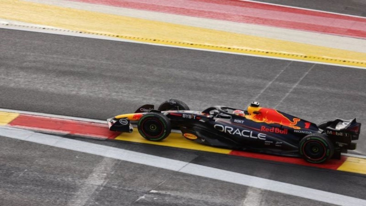 Pebalap Red Bull Max Verstappen dalam sesi kualifikasi GP Belgia di Sirkuit Spa-Francorchamps, (ANTARA/AFP-Simon Wohlfahrt)