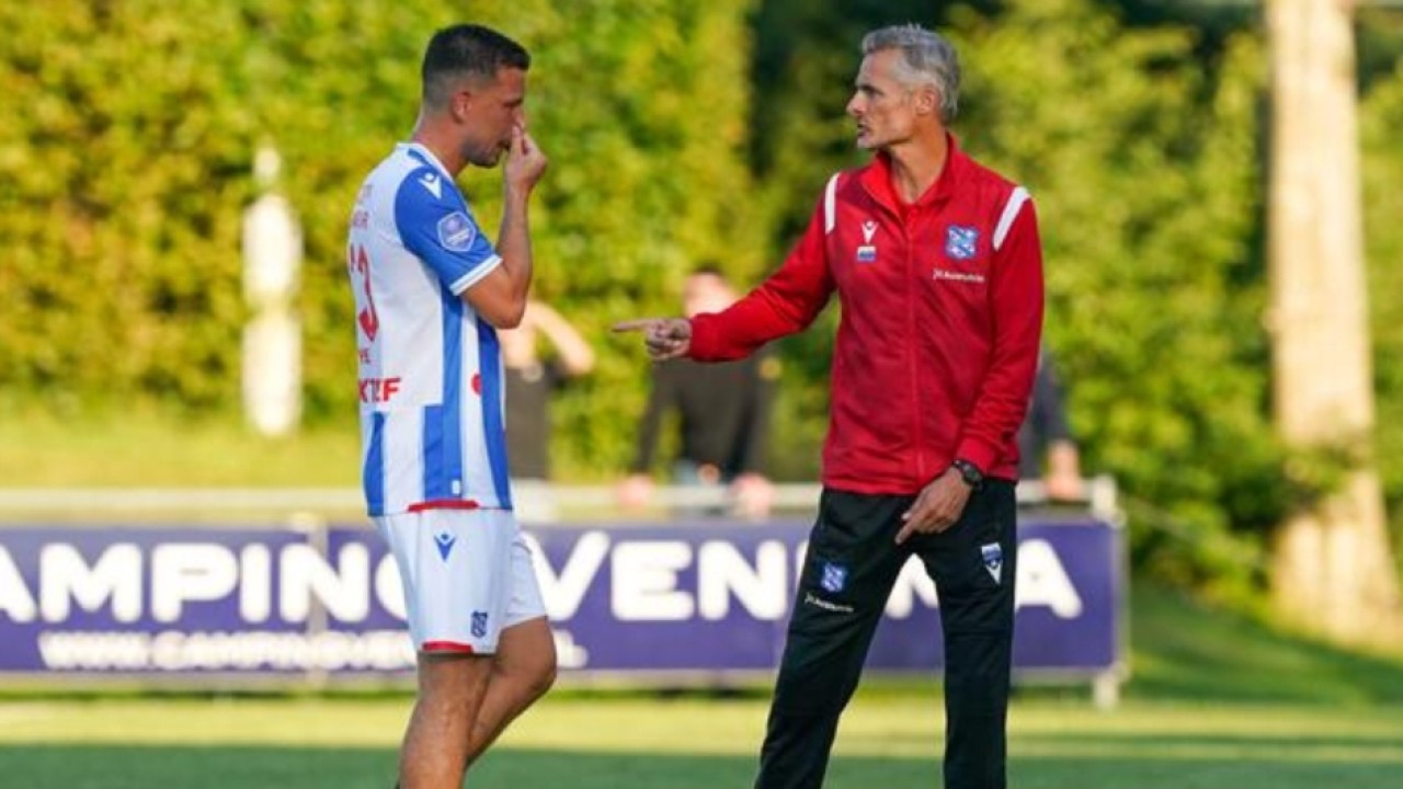 Pelatih SC Heerenveen, Kees van Wonderen bersama Thom Haye