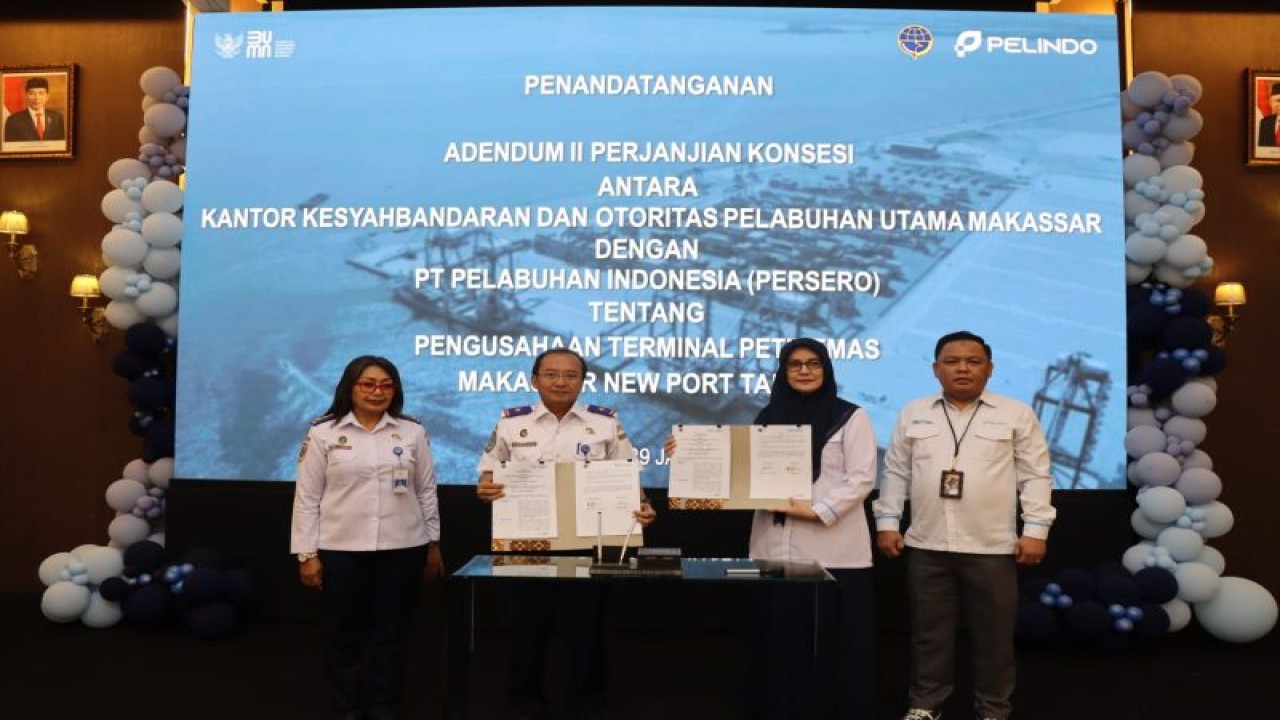 Suasana penandatanganan Addendum II Konsesi Terminal Petikemas Makassar New Port Tahap I antara Kemenhub dan Pelindo bertujuan untuk meningkatkan kelancaran logistik di Indonesia Timur dan mengurangi biaya logistik di wilayah tersebut. ANTARA/HO-Ditjen Perhubungan Laut