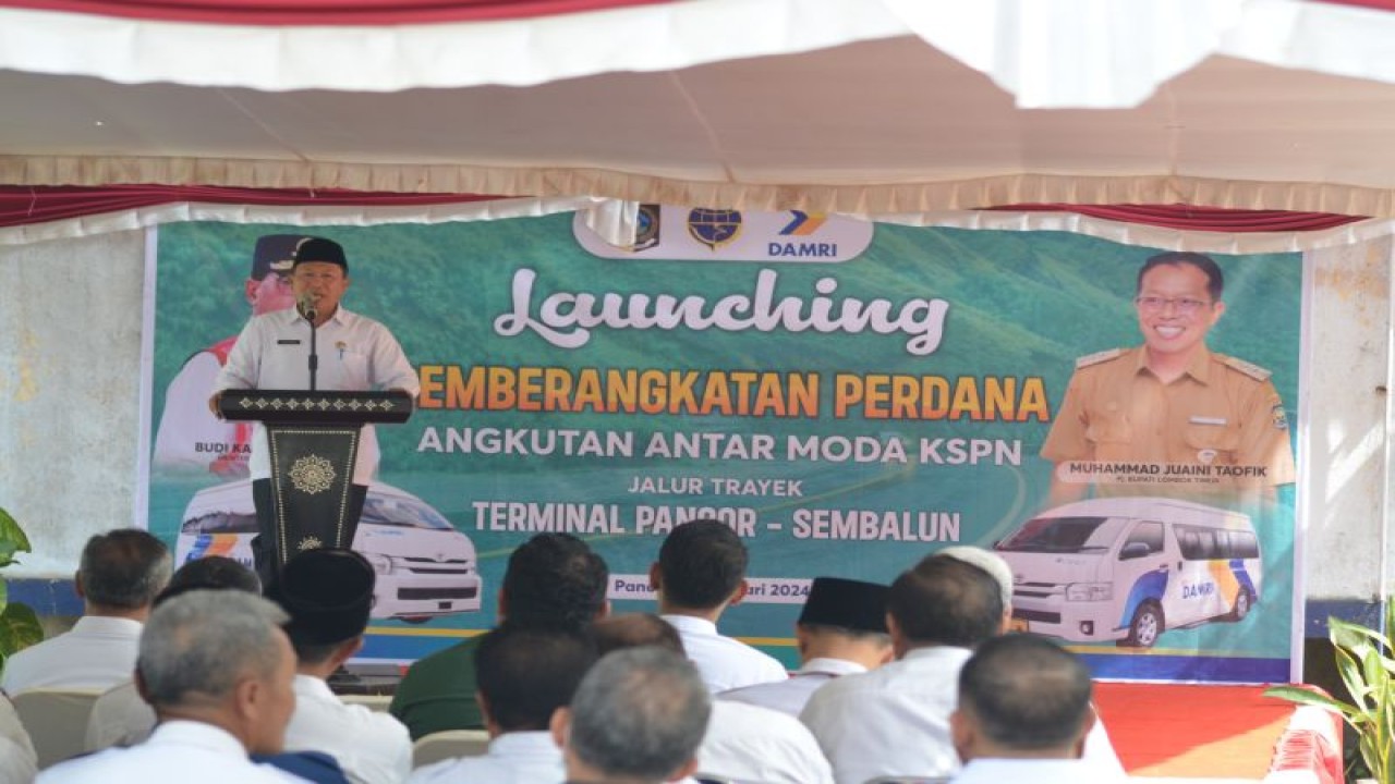 PJ Sekda Lombok Timur, Provinsi NTB, H Husni saat acara launching perdana angkutan umum trayek Pancor menuju Sembalun atau kaki Gunung Rinjani di Terminal setempat, Rabu (10/01/2024) (ANTARA/HO-Humas Pemkab Lombok Timur)