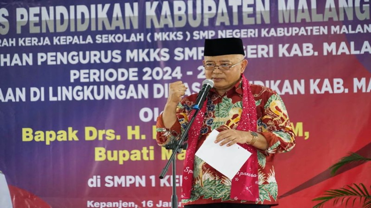 Bupati Malang M Sanusi saat memberikan arahan dalam Pengukuhan Pengurus Musyawarah Kerja Kepala Sekolah (MKKS) SMP Negeri di Kepanjen, Kabupaten Malang, Jawa Timur, Selasa (16/1/2024). ANTARA/HO-Prokopim Setda Kabupaten Malang.