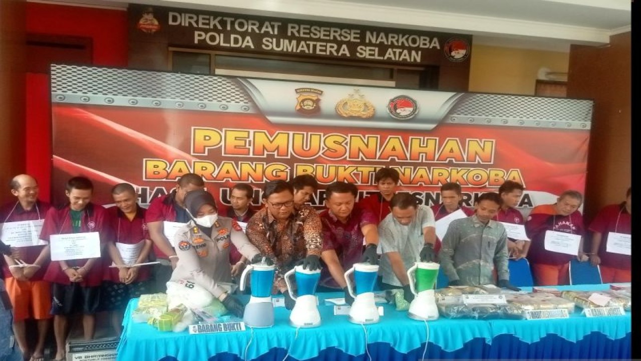 Pemusnahan Narkoba di Mapolda Sumsel, Palembang Jumat (12/1/2024). (ANTARA/ M IMAM PRAMANA)