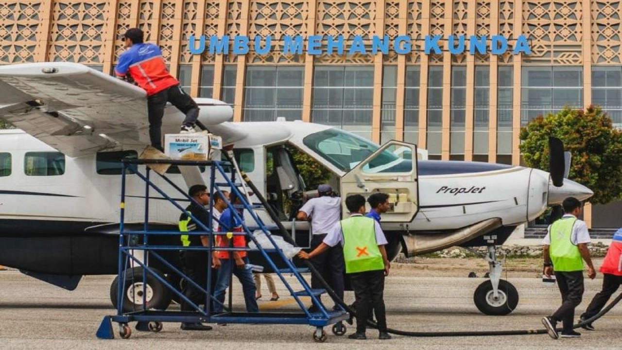 Suasana penerbangan perintis di Bandara Umbu Mehang Kunda Waingapu, NTT. Kemenhub menyebut penerbangan perintis di wilayah itu membantu konektivitas masyakarat dengan jarak tempuh yang relatif lebih singkat. ANTARA/HO-Ditjen Perhubungan Udara