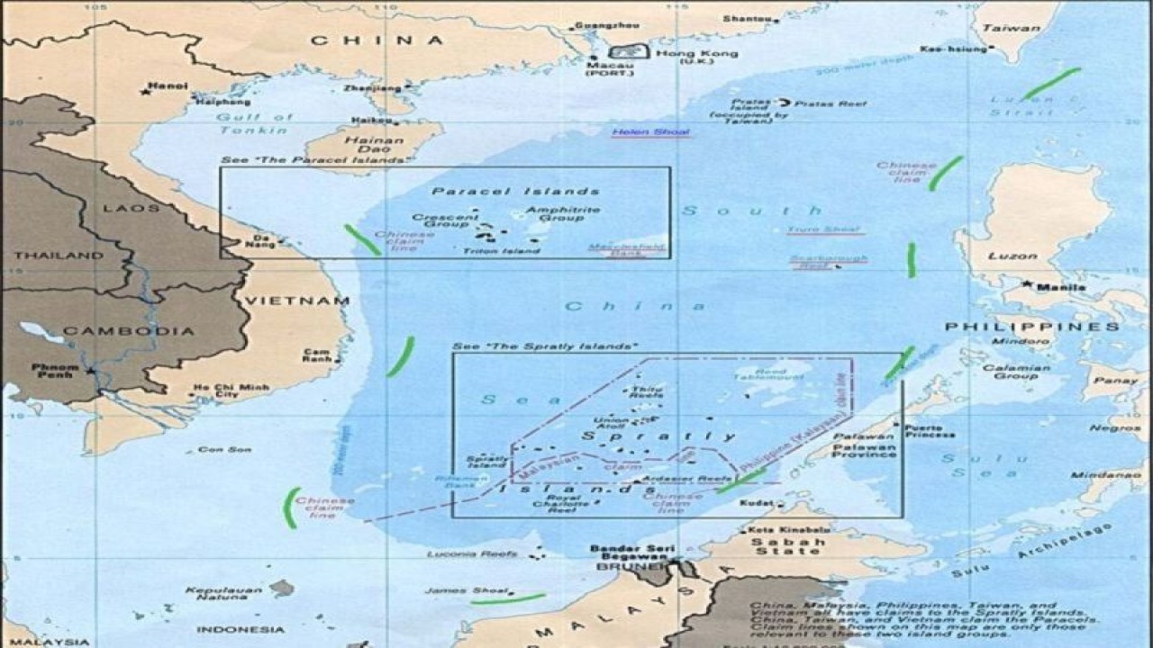 "Sembilan Garis Putus-putus" (berwarna hijau) yang menandakan klaim Republik Rakyat China di Laut China Selatan, berdasarkan peta yang dibuat CIA pada 1988. (Central Intelligence Agency via Wikipedia)