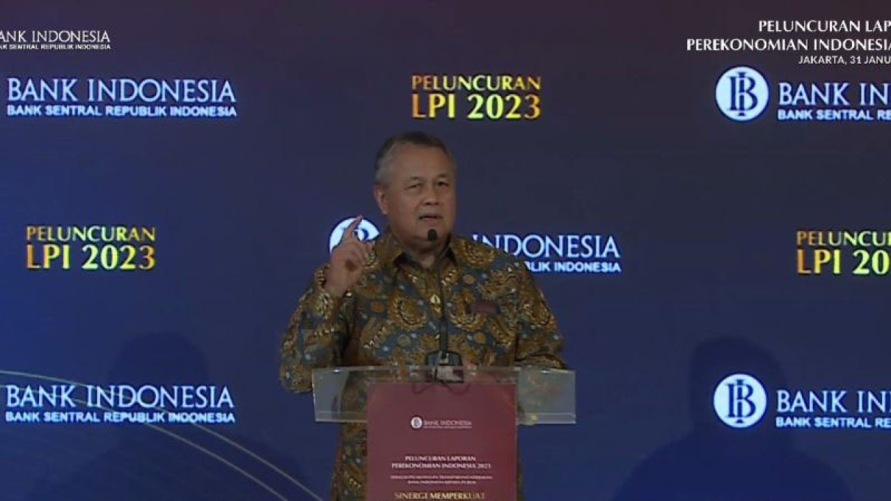 Gubernur Bank Indonesia (BI) Perry Warjiyo meluncurkan Laporan Perekonomian Indonesia 2023 di Jakarta, Rabu (31/1/2024). ANTARA/Martha Herlinawati Simanjuntak