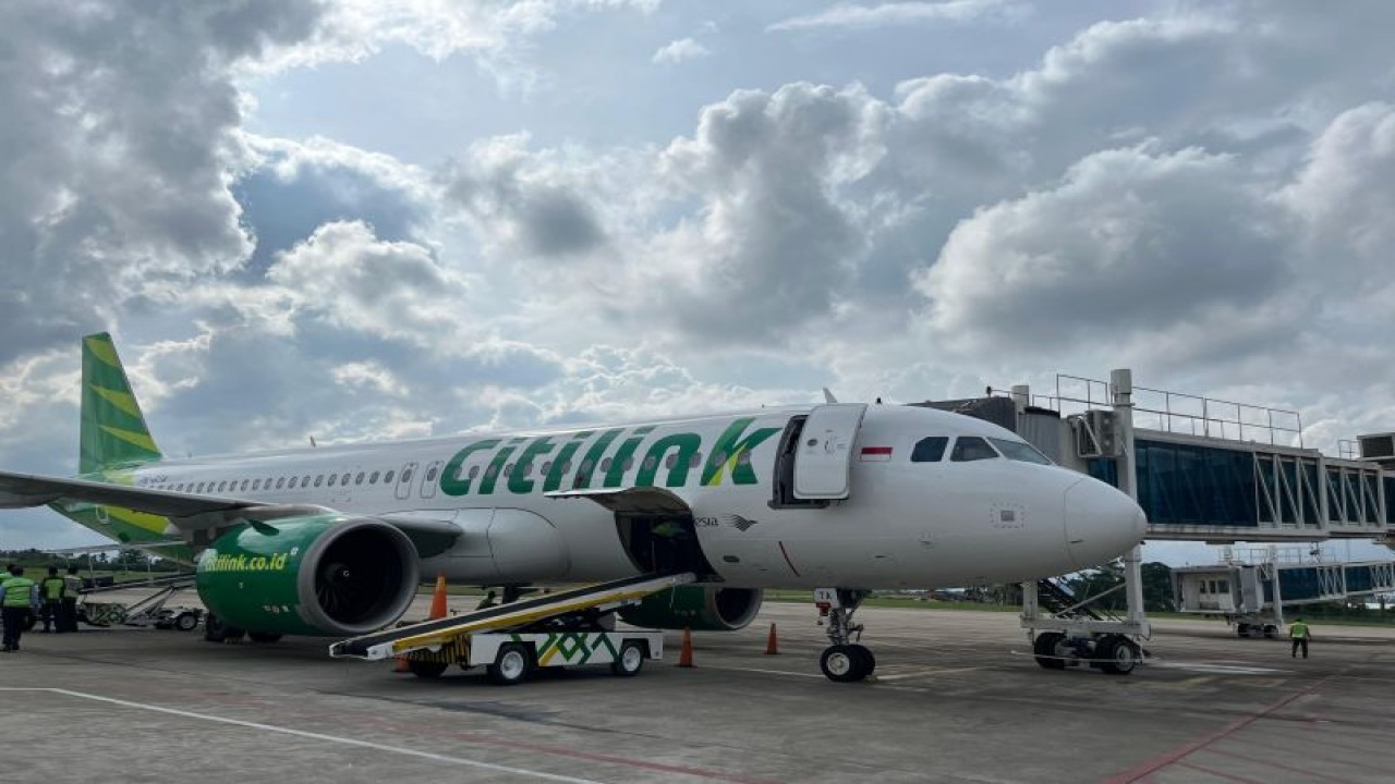 Pesawat berada di Bandara Sultan Thaha Jambi, Jumat (12/1/2024). ANTARA/Tuyani