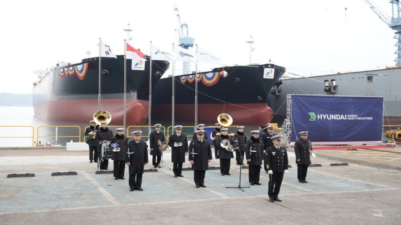 Suasana peluncuran dua kapal tanker gas raksasa PT Pertamina International Shipping (PIS) di galangan Hyundai Samho, Korea Selatan, Selasa (9/1/2023). ANTARA/HO-PIS