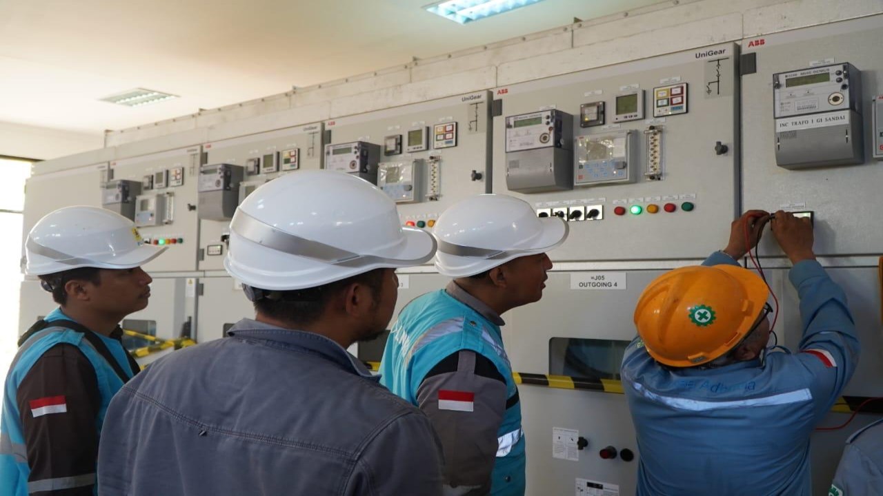 Pengujian pembebanan di Gardu Induk (GI) 150/20 kV Sandai 30 MVA oleh PLN Pusat Sertifkasi (Pusertif). Foto (Humas PLN)