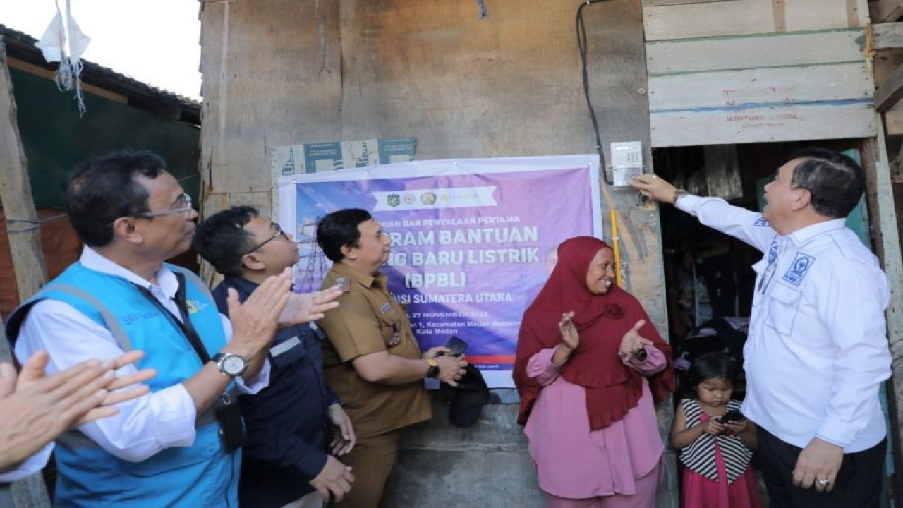 PLN Unit Induk Distribusi (UID) Sumatera Utara memberikan program Bantuan Pemasangan Baru Listrik (BPBL). (ANTARA/HO-PLN UID Sumut)