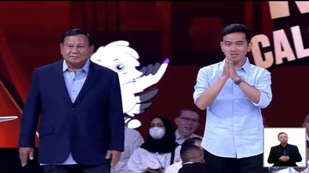 Tangkapan layar - Pasangan calon presiden dan wakil presiden nomor urut 2 Prabowo Subianto-Gibran Rakabuming Raka saat menghadiri Debat Keempat Cawapres Pemilu 2024 di JCC Senayan, Jakarta, Minggu (21/1/2024). (ANTARA/Citro Atmoko)