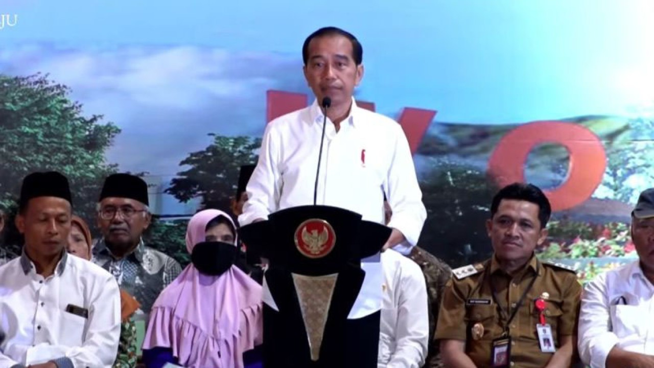 Tangkapan layar - Presiden Joko Widodo saat menghadiri acara penyerahan sertifikat tanah kepada masyarakat di Wonosobo, Jawa Tengah, Senin (22/1/2024). ANTARA/Rangga Pandu