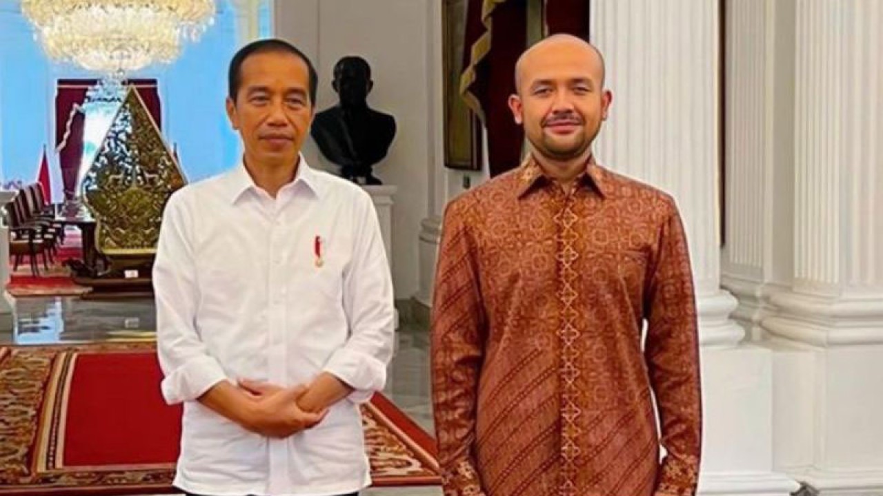 Presiden Republik Indonesia Joko Widodo (kiri) bersama Ketua Umum Himpunan Pengusaha Muda Indonesia (Hipmi) Akbar Himawan Buchari. ANTARA/HO-Hipmi/aa. (Handout Hipmi)