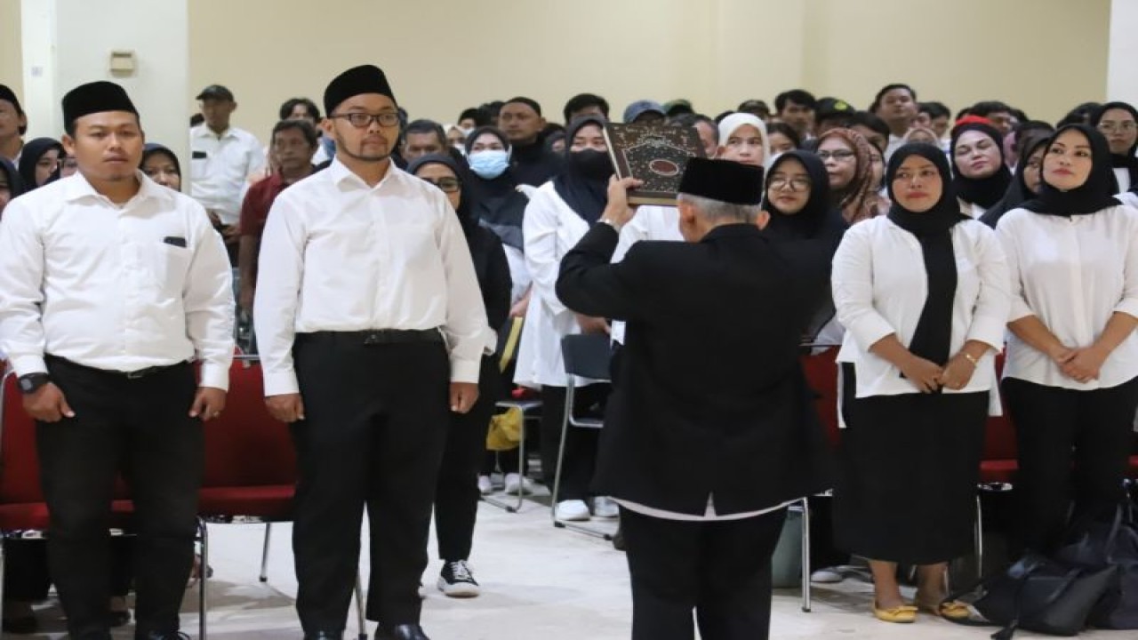 Sebanyak 668 Pengawas Tempat Pemungutan Suara (PTPS) se-Kecamatan Cilandak mengikuti pelantikan di Aula Masjid Jaami Daarul Adzkarr, Jakarta Selatan, Senin (22/1/2024) ANTARA/HO-Kominfotik Jakarta Selatan