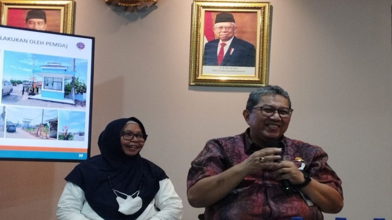 Arsip foto - Dirjen Perkeretaapian Risal Wasal (kanan) saat media briefing tentang "Upaya Penanganan Perlintasan Sebidang Kereta Api" di Gedung Kemenhub, Jakarta, Jumat (4/8/2023). ANTARA/Benardy Ferdiansyah