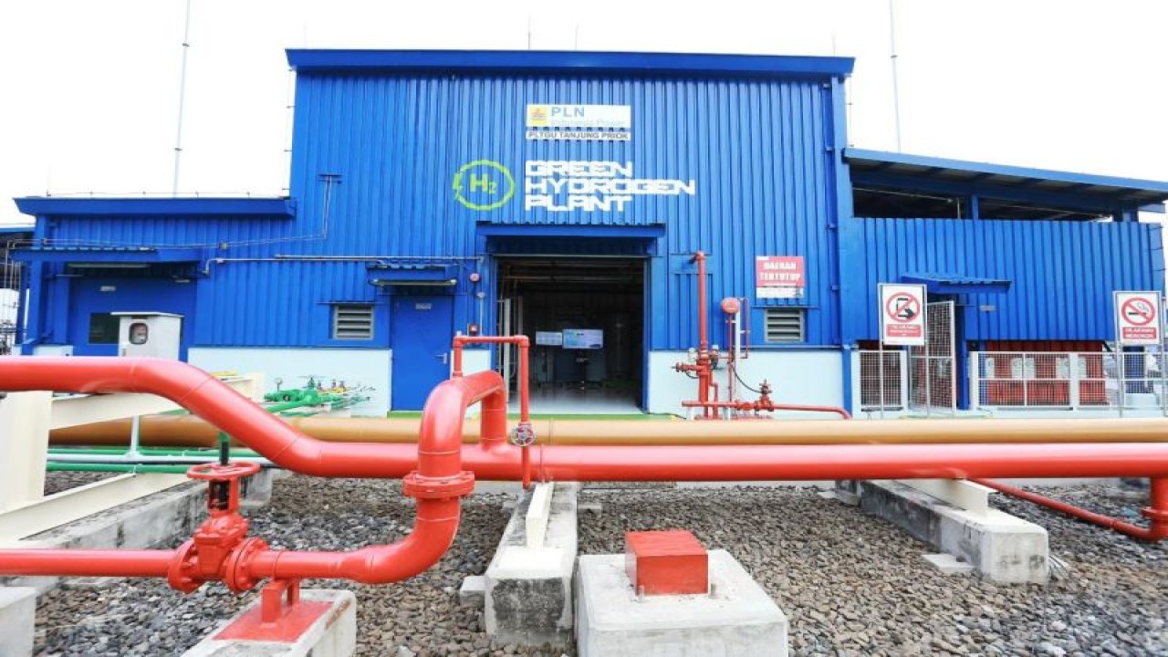 Salah satu unit Green Hydrogen Plant (GHP) milik PT PLN (Persero). (ANTARA/HO-PT PLN)