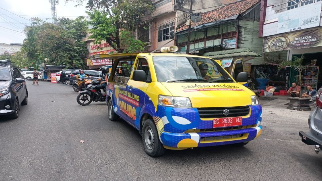 Samsat OKU 1 menyiagakan mobil Samling untuk mengoptimalkan serapan pajak kendaraan bermotor. (ANTARA/Edo Purmana/24)