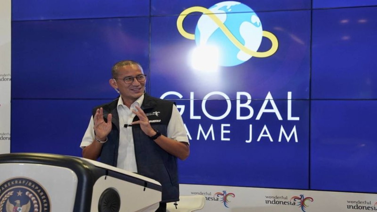 Menteri Pariwisata dan Ekonomi Kreatif Sandiaga Uno berpidato perihal "Global Game Jam" pada "The Weekly Brief with Sandi Uno", di Jakarta, Senin (29/1/2024). (ANTARA/HO-Kemenparekraf)