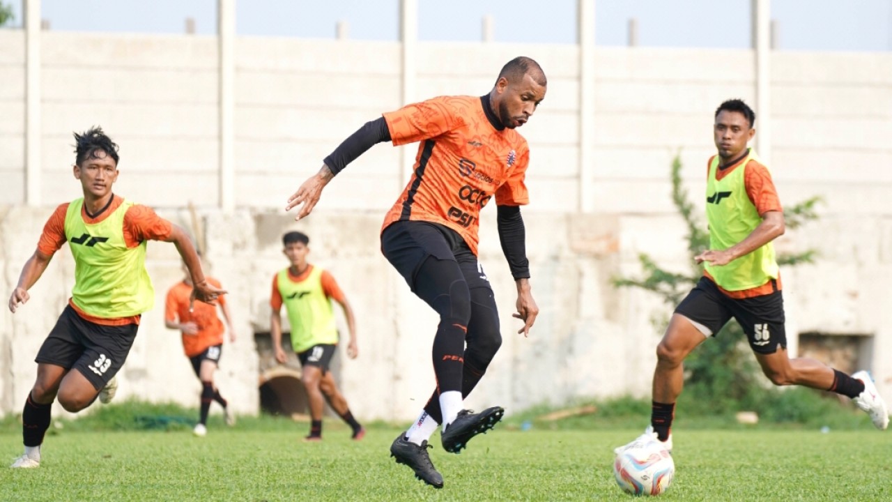 Striker Persija Gustavo Almeida