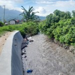 Sungai berhulu ke Gunung Marapi berubah warna dampak erupsi-1704357364