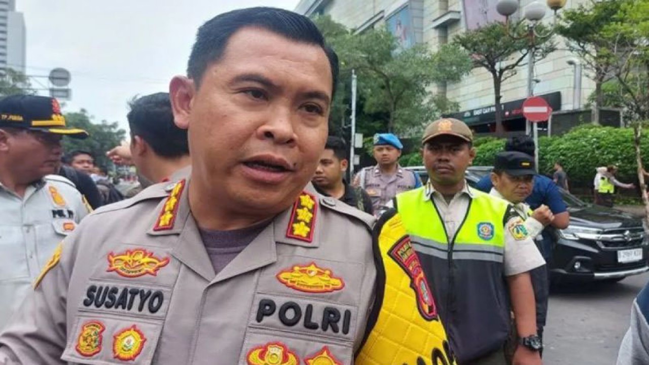 Kapolres Metro Jakarta Pusat Kombes Pol Susatyo Purnomo Condro saat ditemui di kawasan Mal Plaza Indonesia Jakarta Pusat, Rabu (3/1/2024). ANTARA/Mentari Dwi Gayati/aa