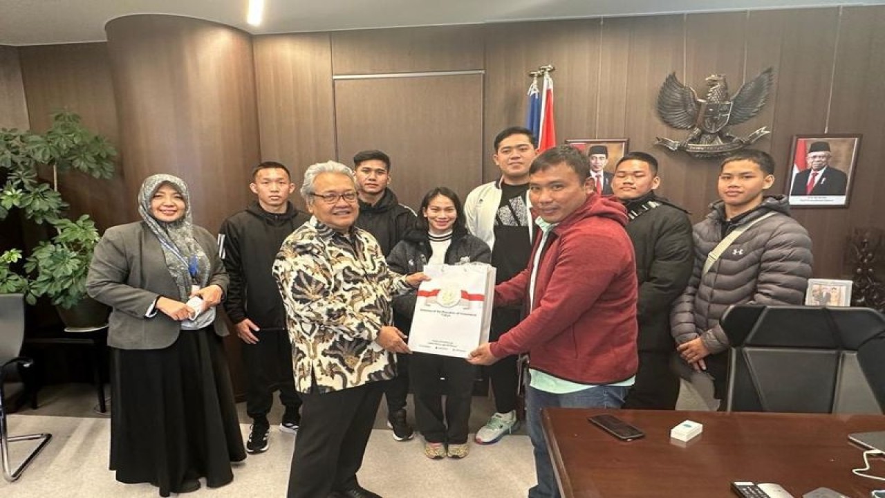 Duta Besar RI untuk Jepang Heri Akhmadi menerima tim Judo Indonesia untuk latihan bersama di Tokyo, Jepang pada 6-15 Januari 2024. (KBRI Tokyo)