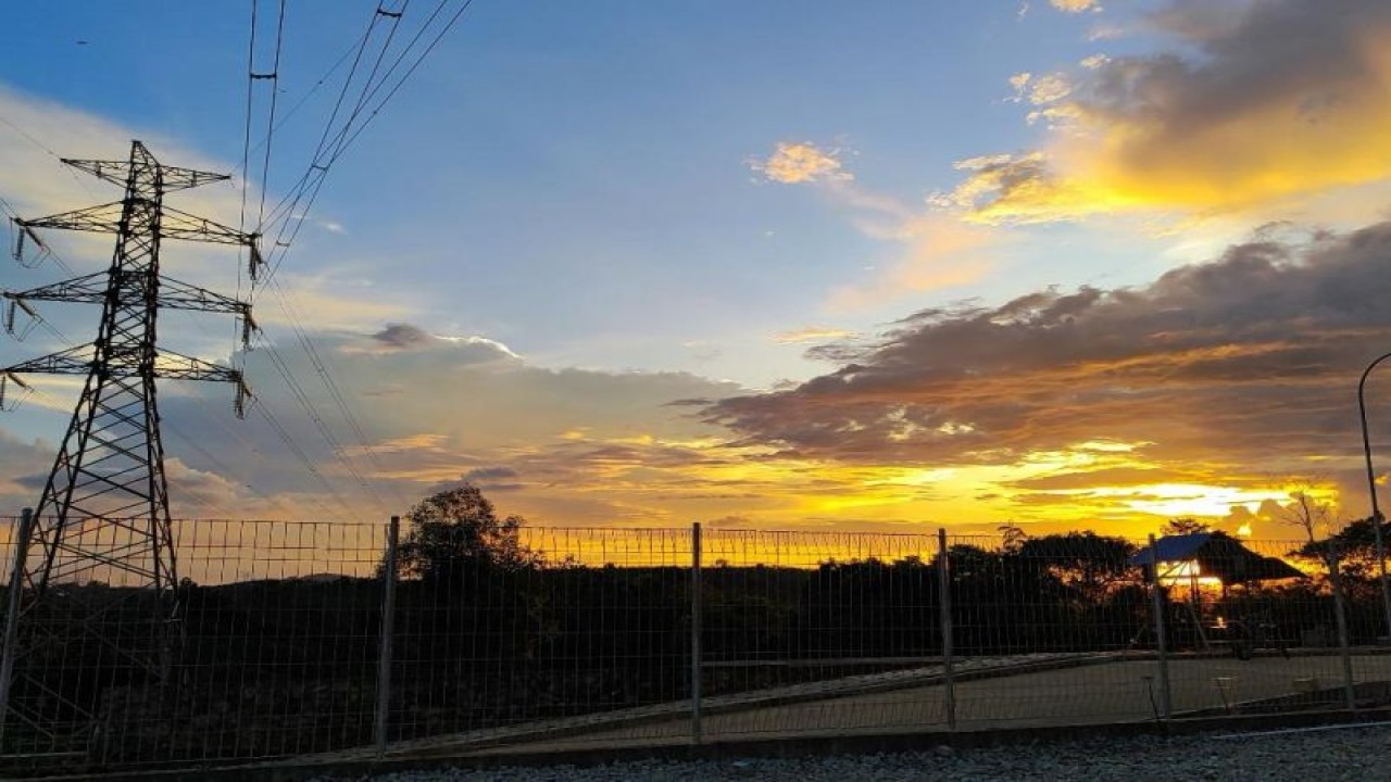 Tower Saluran Udara Tegangan Tinggi (SUTT) 150 kV Sandai Incomer (Ketapang-Sukadana). ANTARA/HO-PLN