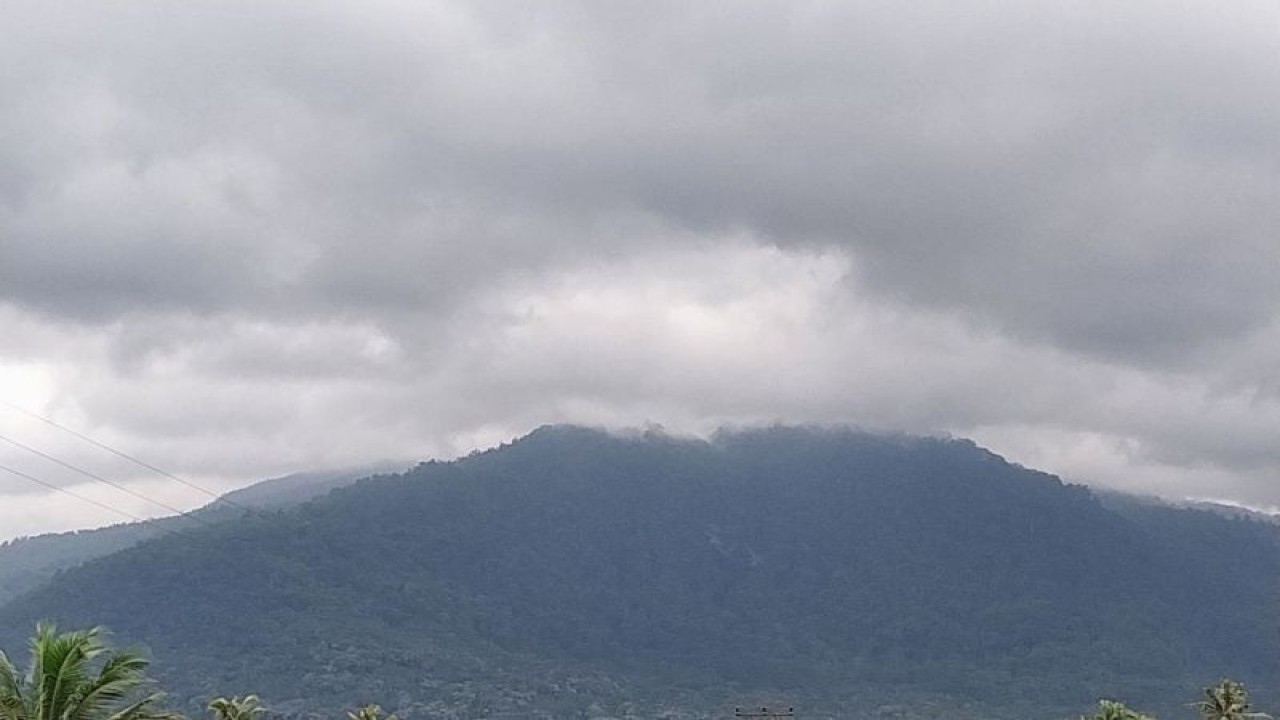 Visual Gunung Lewotobi Laki-laki di Flores Timur, NTT, Senin (15/1/2024). (ANTARA/HO-PVMBG)