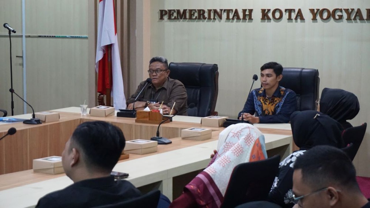 Pemkot Yogyakarta kembali menjalin kerja sama dengan 21 Lembaga Bantuan Hukum (LBH) dalam memberikan layanan bantuan hukum bagi masyarakat miskin pada Jumat (19/1) di Ruang Yudhistira Balai Kota. (Istimewa/jogjakota.go.id)