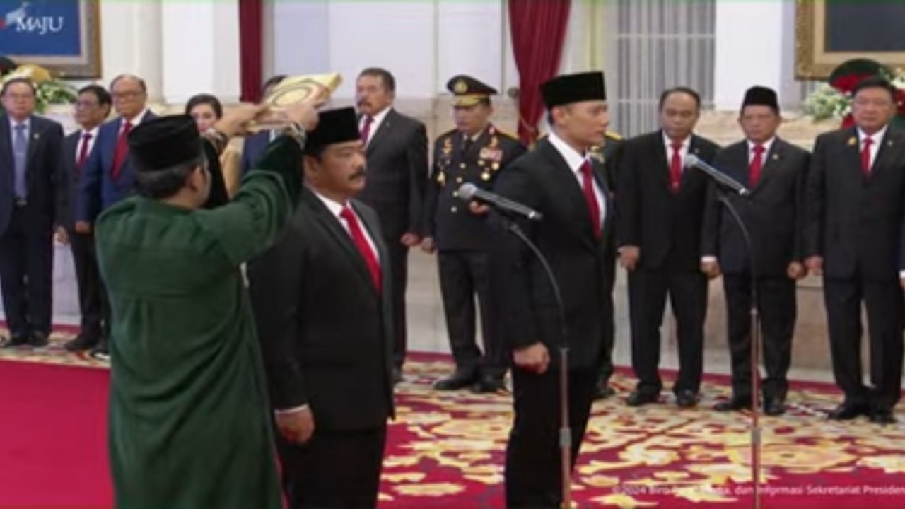 Pelantikan AHY dan Hadi Tjahjanto. (YouTube Sekretariat Presiden)