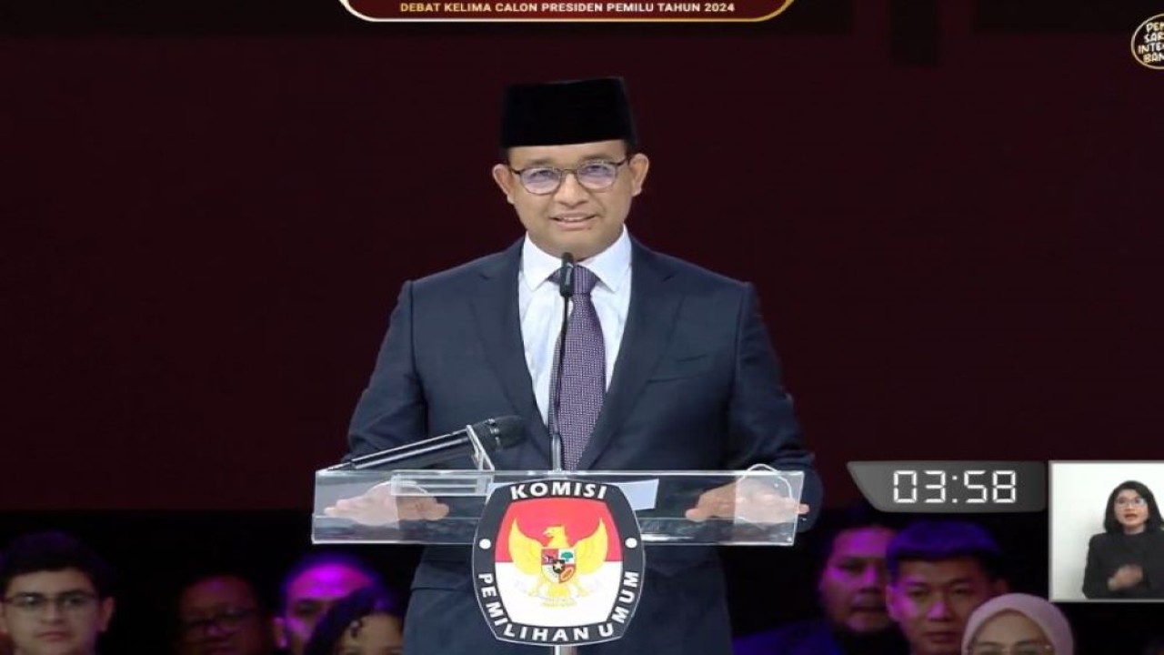 Calon Presiden RI Anies Baaswedan dalam debat kelima Pilpres 2024 di Jakarta, Minggu (4/2/2024) malam. ANTARA/Ade Irma Junida