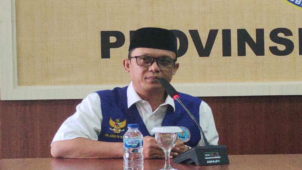 Wakil Bupati (Wabup) Kabupaten Lampung Tengah Ardito Wijaya saat memberikan keterangan terkait honorer Lampung Tengah yang diringkus oleh Polda Lampung. Bandarlampung, Kamis, (1/2/2024). (ANTARA/Dian Hadiyatna)