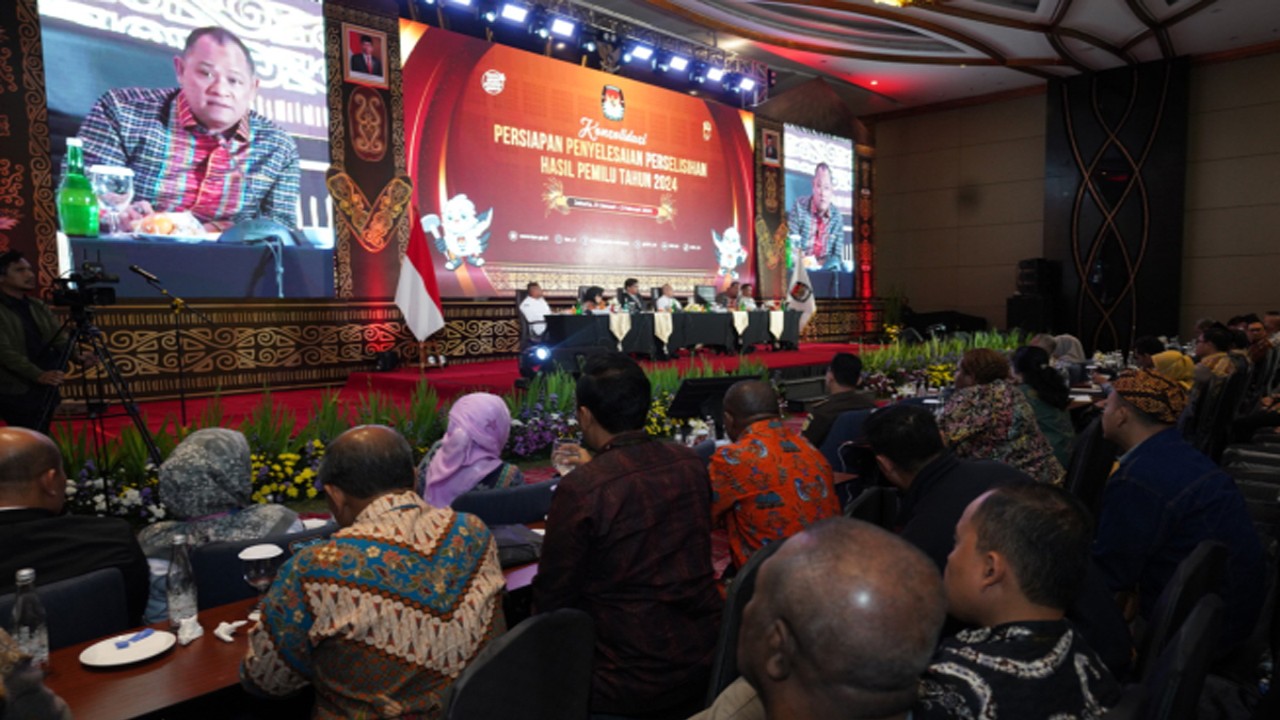 Anggota Bawaslu Totok Hariyono dalam Konsolidasi Persiapan Penyelesaian Perselisihan Hasil Pemilu Tahun 2024 yang digelar KPU di Jakarta, Kamis (1/2/2024). (foto: bawaslu.go.id)