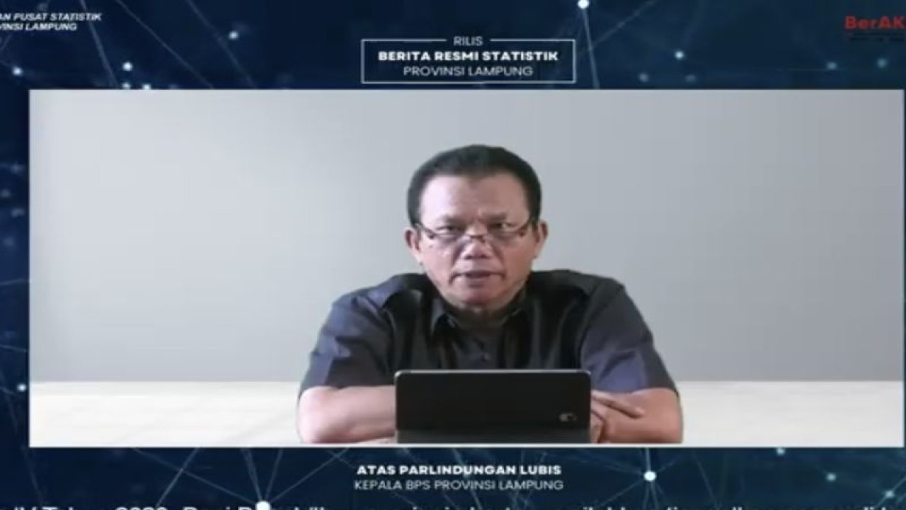 Kepala BPS Lampung Atas Parlindungan Lubis saat memberi keterangannya secara daring. Bandarlampung, Senin (5/2/2024). ANTARA/Ruth Intan Sozometa Kanafi-tangkap layar BPS Lampung.