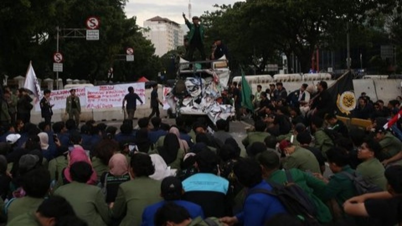 Demo mahasiswa di Istana Merdeka, Jakarta. (Merdeka.com)