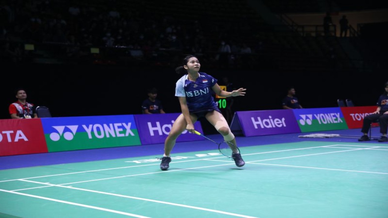 Tunggal putri Indonesia Ester Nurumi Tri Wardoyo saat berlaga di babak 16 besar Thailand Masters 2024 di Bangkok, Kamis (1/2/2024). (ANTARA/HO/PP PBSI)