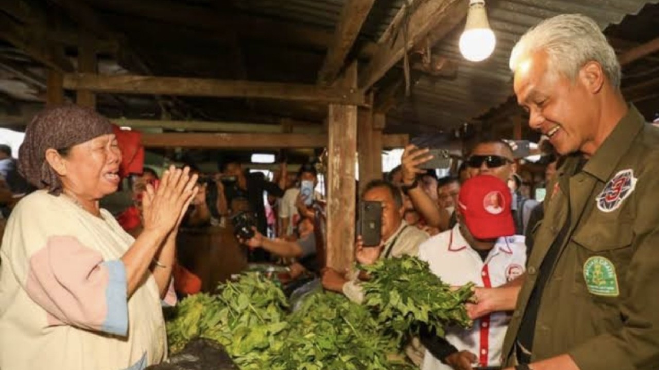 Ganjar Pranowo blusukan di pasar tradisional Palembang