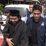 Gus Samsudin (kiri) usai menjalani pemeriksaan di Polda Jawa Timur, Surabaya, Kamis (29/2/2024). ANTARA/HO-Bidhumas Polda Jatim-1709199775