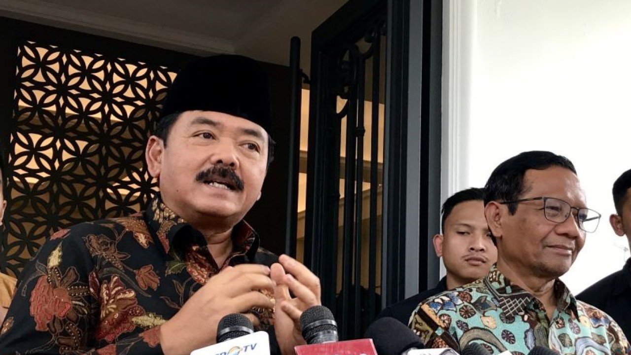 Menko Polhukam Hadi Tjahjanto usai dilantik Presiden Jokowi. (Antara)