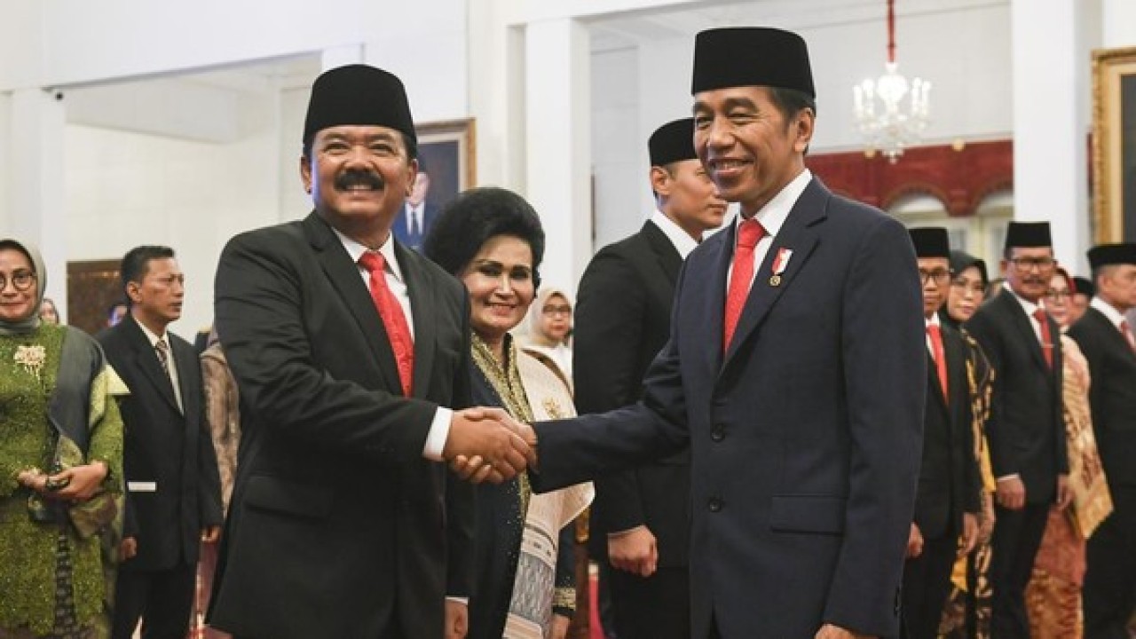 Pelantikan Hadi Tjahjanto sebagai Menko Polhukam oleh Presiden Jokowi. (Antara)