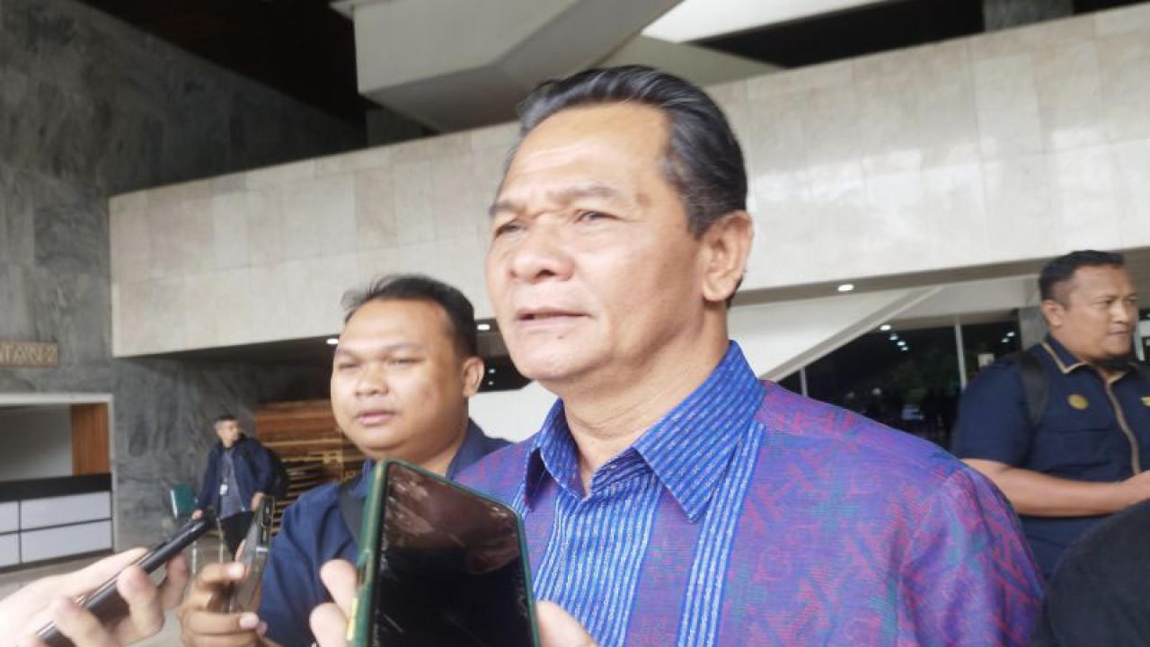 Ketua DKPP Heddy Lugito saat ditemui di Kompleks Parlemen, Jakarta, Senin (5/2/2024). ANTARA/Bagus Ahmad Rizaldi