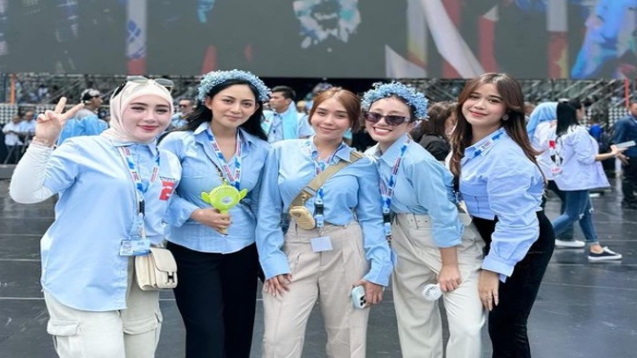 Shella Sauki, Rachel Vennya, Tasya Revina, Lula Lahfa, Brisia Jodie. (Foto: Instagram @tasyarevina)