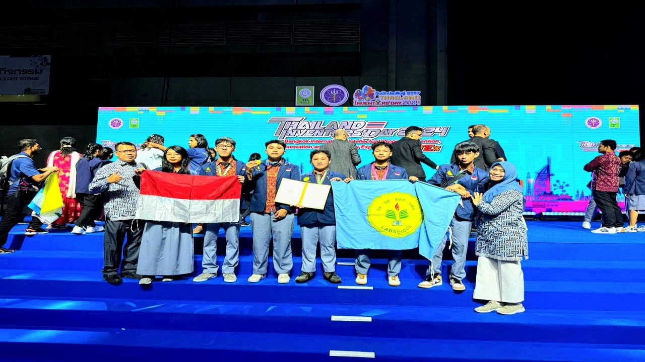 Lima Tim Peneliti Muda Indonesia dari SMA Labschool Cibubur berhasil meraih dua medali emas dan tiga perak dan satu kategori penghargaan khusus dalam ajang International Intellectual Property Invention Inovation and Technology Exposition (IPITEX) atau Inventors 2024 di Thailand/Foto:Istimewa