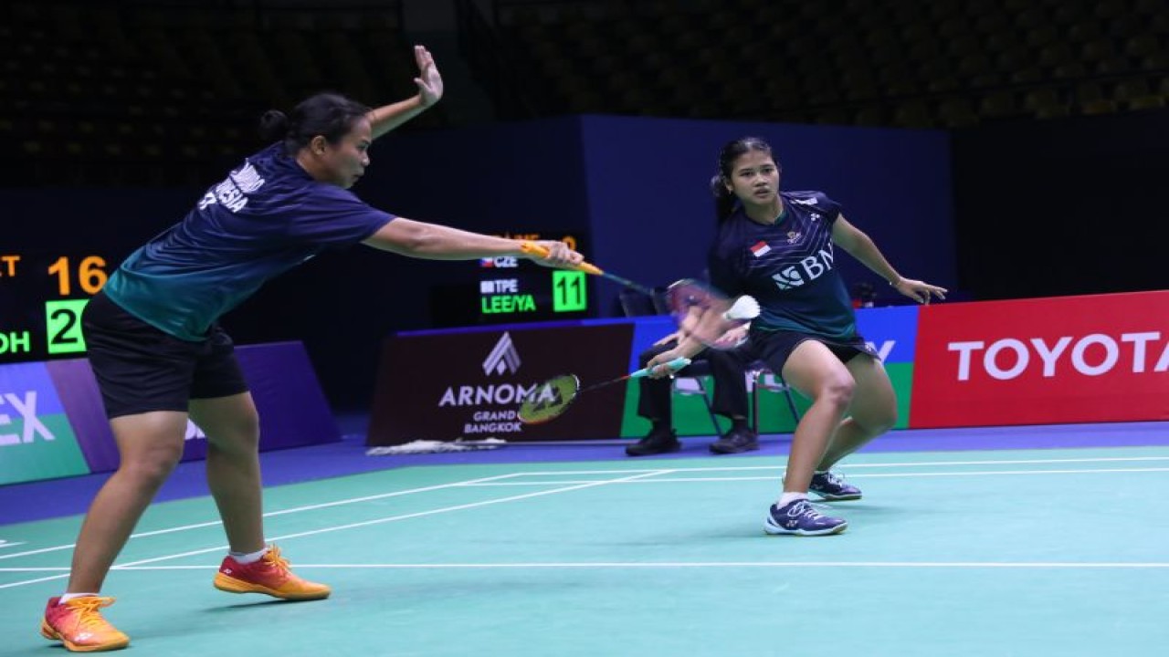 Ganda putri Indonesia Jesita Putri Miantoro/Febi Setianingrum saat bertanding di babak 16 besar Thailand Masters 2024 di Bangkok, Kamis (1/2/2024). (ANTARA/HO/PP PBSI)