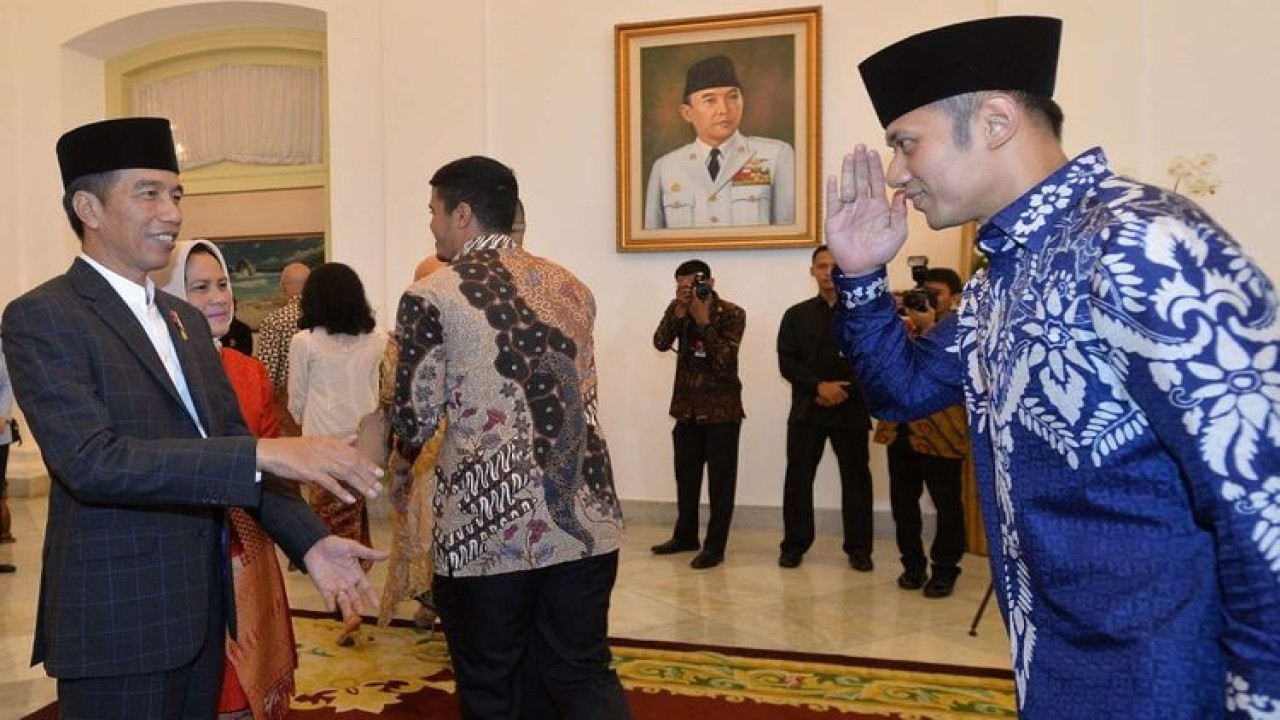 Presiden Jokowi dan Ketua Umum Partai Demokrat Agus Harimurti Yudhoyono (AHY). (Antara)