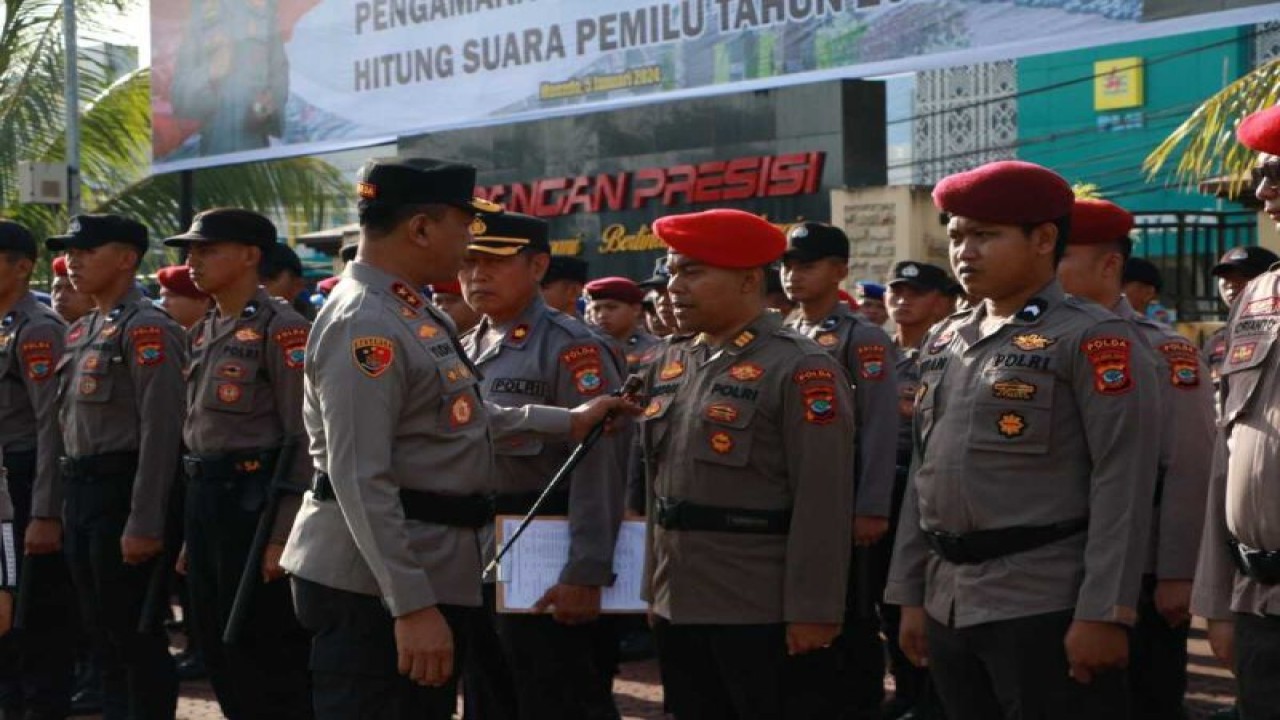 Kapolda Sulut Irjen Pol Yudhiawan cek kesiapsiagaan personel dalam rangka pengamanan Pemilu. ANTARA/HO-Humas Polda Sulut (1)