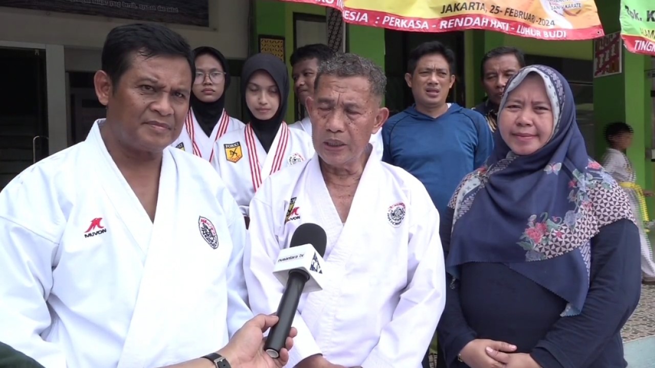 Ketua Perguruan Karate do Tako Indonesia, Jakarta Barat, Panen Mawardi bersama anggota